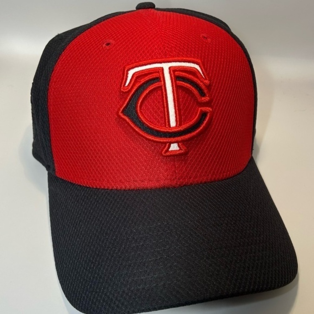 Minnesota Twins ball cap. Medium—Large stretch. New Era